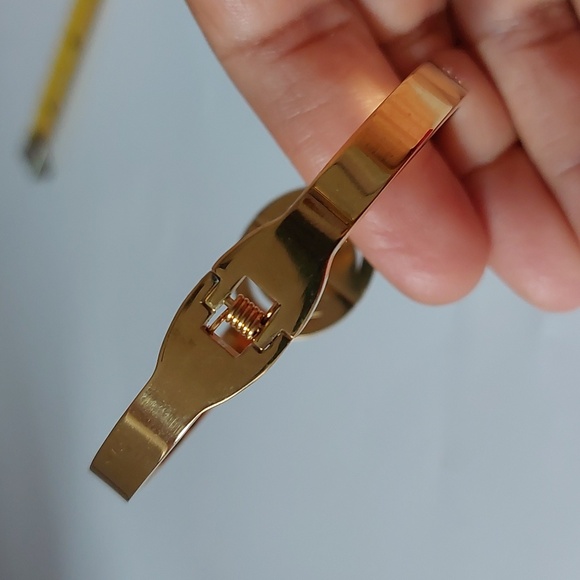 Gold Tone Bracelet - Picture 3 of 4